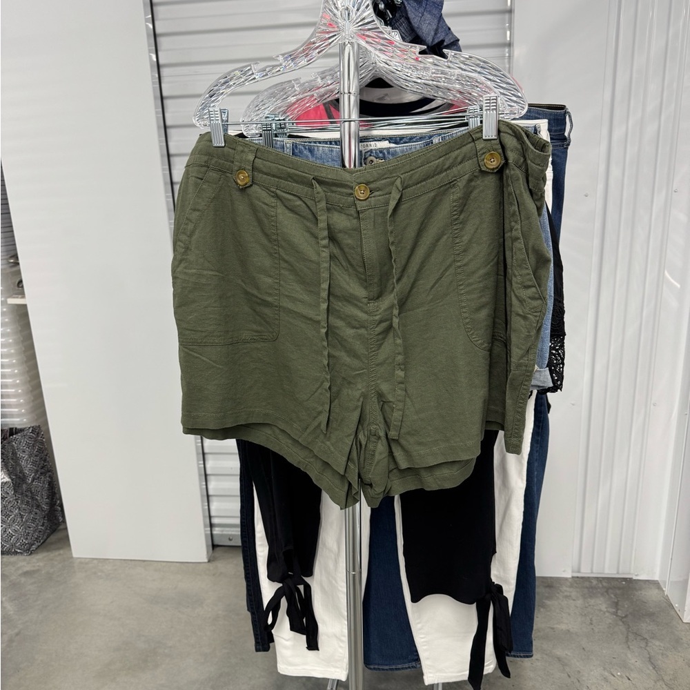 Torrid | Linen Pull-On Short in Green | size 22